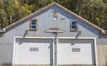 Comment bien choisir une nouvelle porte de garage pour votre maison