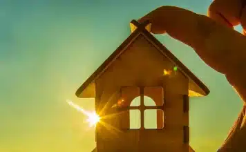 Exposition est/ouest : Comment choisir l’orientation idéale pour votre maison ?