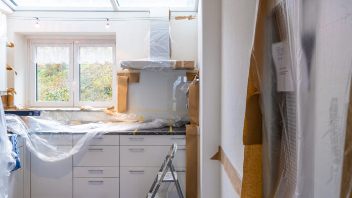 Rénovation de maison : pourquoi faire appel à un pro pour la pose de menuiseries ?