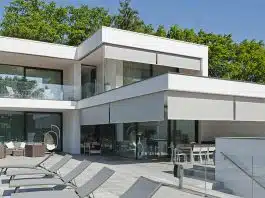 Pourquoi choisir un store intérieur ou un store extérieur