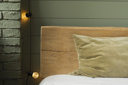 Tête de lit 160 cm : quelle option choisir pour habiller votre chambre ?