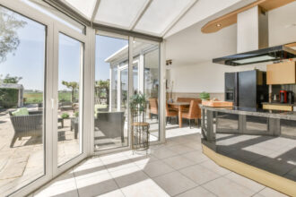 Véranda sur-mesure à Montélimar : agrandissez votre maison avec élégance !